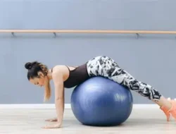 Latihan Core Fitness Dengan Stability Ball Membantu Perut dan Punggung Lebih Kuat